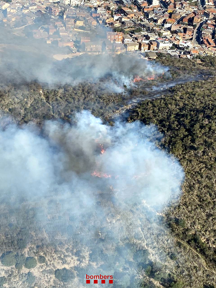 Extingit l'incendi forestal de Sant Vicenç dels Horts