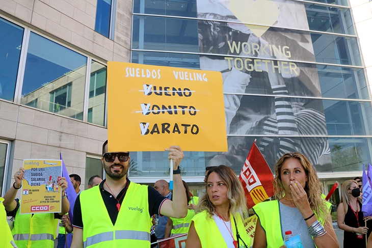 Vueling cancel·la 26 vols aquest diumenge a l'aeroport de Barcelona per la vaga de tripulants de cabina