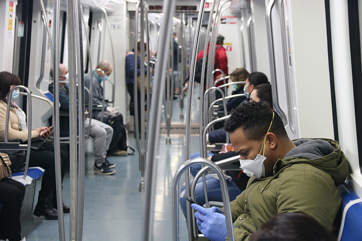 El BOE publica la fi de la mascareta al transport públic