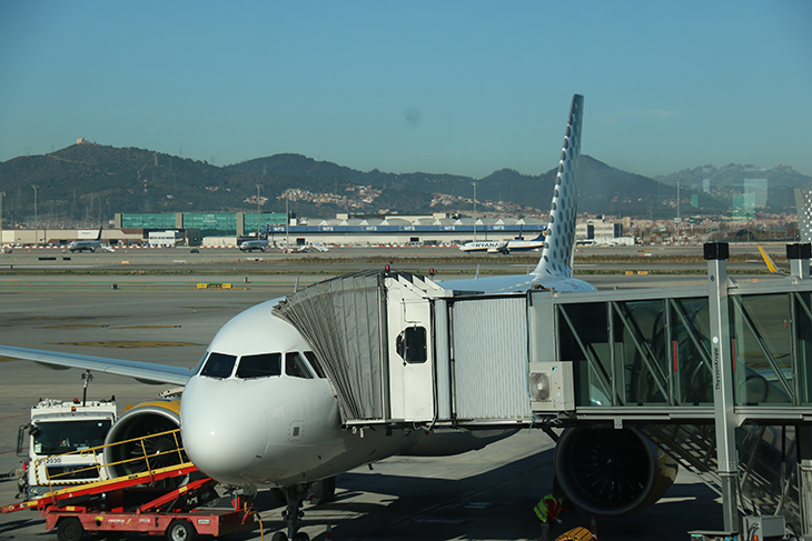 Vueling cancel·la preventivament 26 vols amb origen o destí l'aeroport del Prat per la vaga de tripulants de cabina