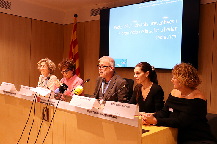 El nou protocol pediàtric inclou més revisions, cribratges per a malalties cardiovasculars i alertes de salut digital