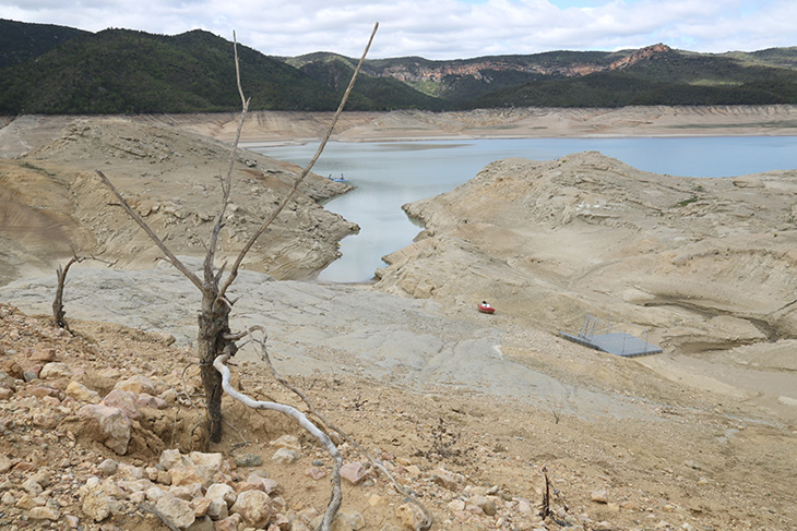 Un informe de l'IEMed alerta del perill que el canvi climàtic incrementi els fluxos migratoris a nivells "insostenibles"