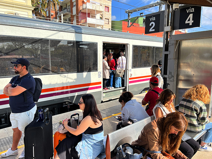 La circulació de trens a l'R2 sud no tornarà a recuperar la normalitat fins d'aquí "tres o quatre setmanes"
