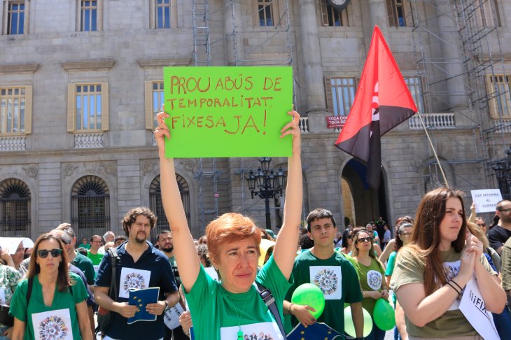 Els interins surten al carrer al crit de "Fixesa, ja" per demanar al Govern que respongui a la sentència del TJUE