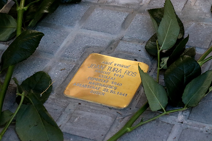 Catalunya ja té més de mig miler de llambordes Stolpersteine en record dels deportats a camps de concentració nazis