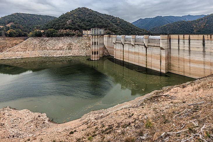 El Govern redueix de 230 a 210 litres la dotació d'aigua per persona i dia als municipis del sistema Ter-Llobregat
