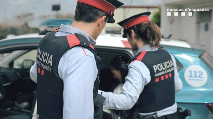 Els Mossos d’Esquadra detenen dues persones per un robatori violent en una casa d'Arenys de Mar