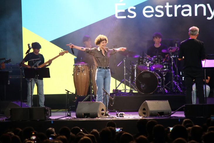 L’Escola de Música de Vic fa vibrar la plaça Major amb un concert únic per celebrar els seus 180 anys