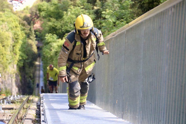 Uns 330 corredors se sumen a la VII edició de la cursa solidària Vertical Montserrat