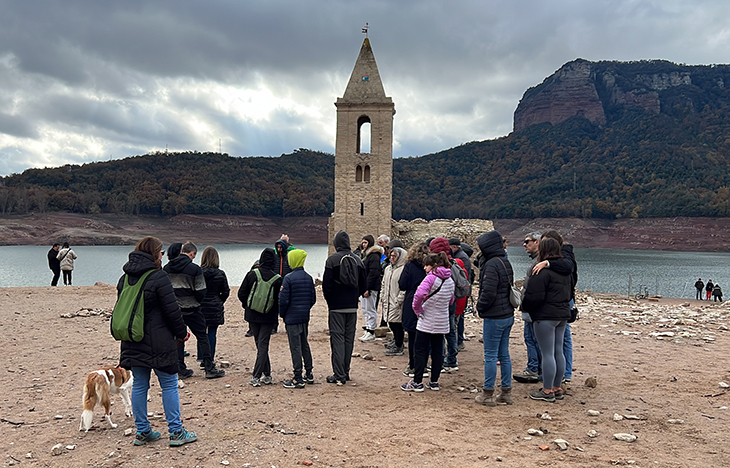 La sequera permet fer visites guiades al poble de Sant Romà de Sau: "És un lloc molt viu en la ment de moltes persones"