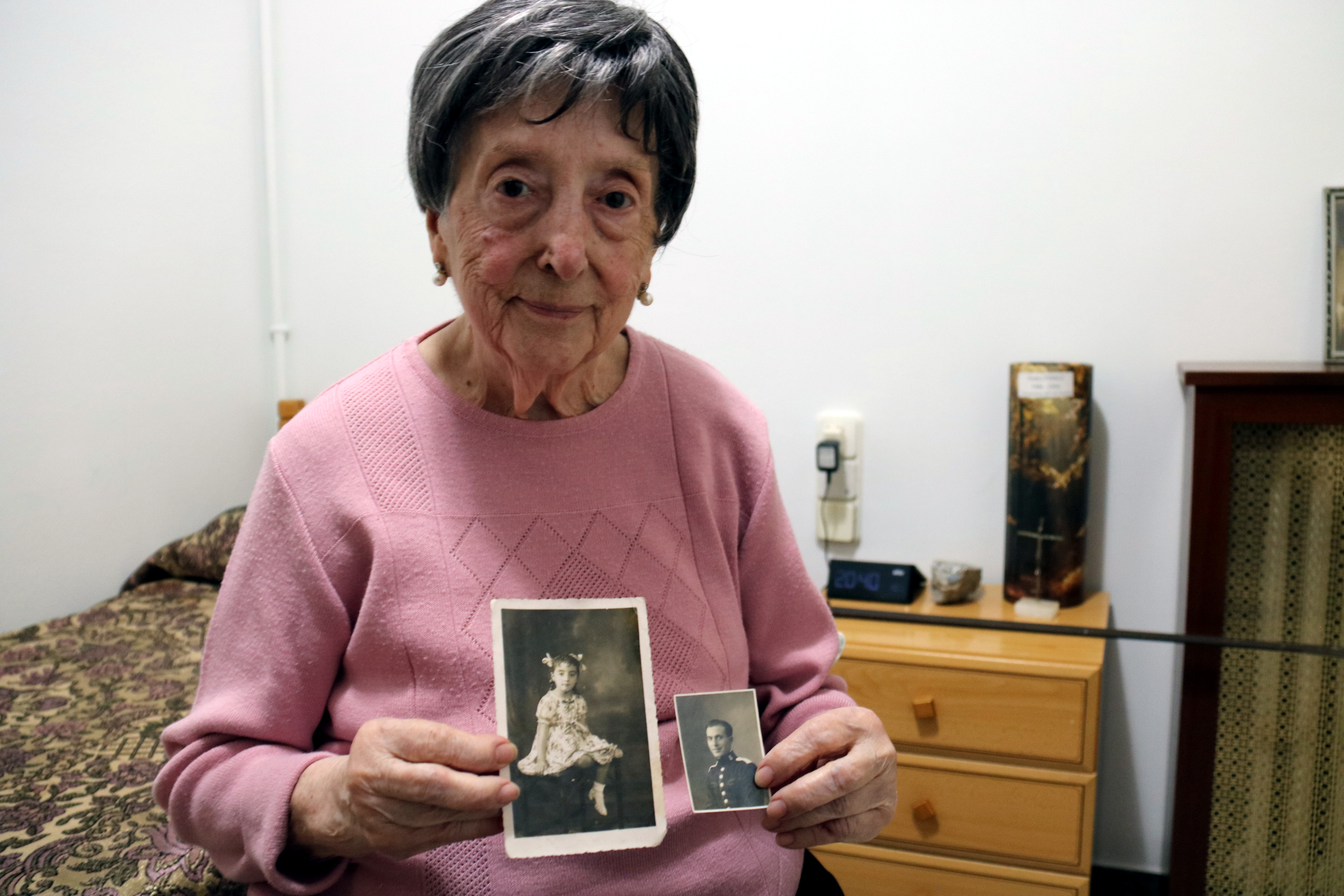 Una manresana de 88 anys recupera les cendres del pare, mort a l'exili a França: "Ja puc morir tranquil·la, ho tinc tot"