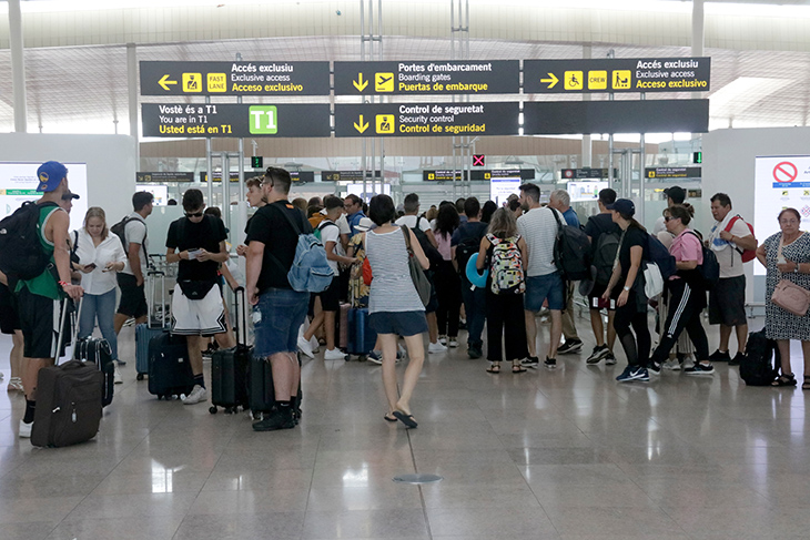 Detinguts dos lladres que havien robat un maletí amb més de 8'5 MEUR en joies i rellotges a l'aeroport del Prat