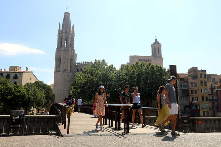 Girona ofereix visites guiades gratuïtes als qui passen l'estiu a casa perquè descobreixin el patrimoni de la ciutat