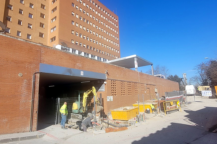 La primera fase de l'ampliació del bloc quirúrgic de l'hospital Trueta de Girona, en marxa