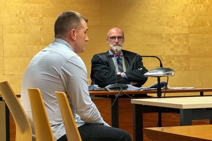L'acusat d'assassinar i agredir sexualment la parella a Campdevànol només reconeix que la va colpejar