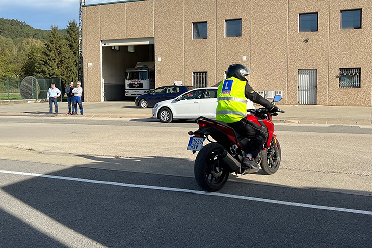 Les autoescoles del Ripollès porten un any sense poder fer exàmens teòrics a Ripoll: "És un trasbals de temps i diners"