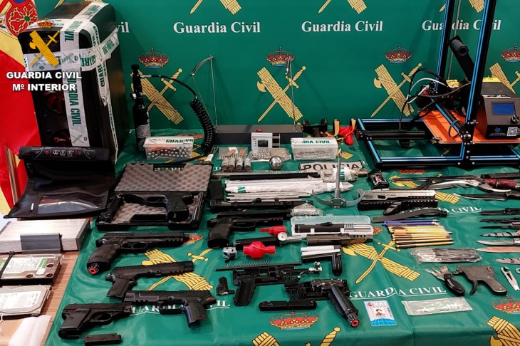 Detingut un home a Ripoll per difondre instruccions i mètodes de fabricació d'armes i explosius casolans