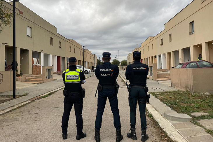 Dispositiu policial a les cases ocupades de la Marca de l'Ham de Figueres
