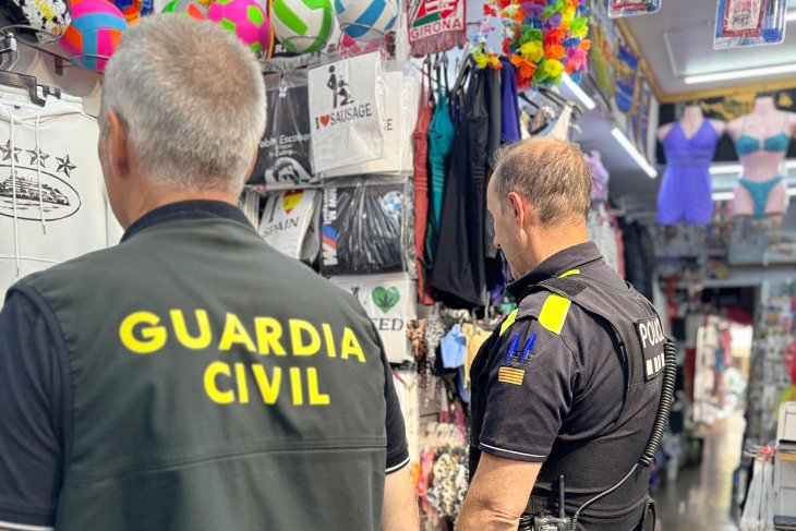 La Policia Local de Lloret de Mar investiga deu persones i retira 9.000 articles del mercat per diverses infraccions