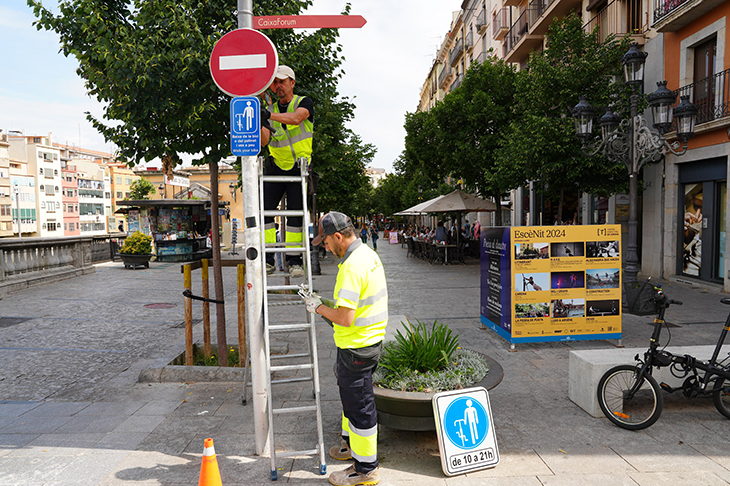 Girona comença a posar els senyals per fer baixar els ciclistes de la bicicleta en determinats punts del Barri Vell