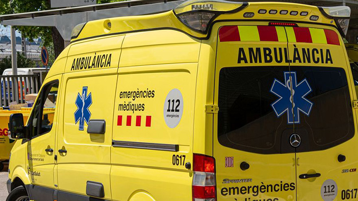 Mor una persona i diverses resulten ferides en un xoc entre un turisme i un camió a la C-12 a Tortosa