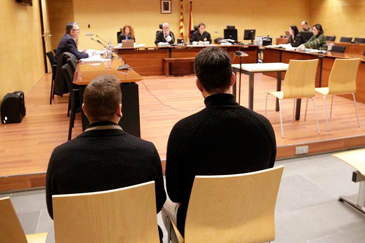L'Audiència de Girona jutja dos acusats d'abusar sexualment en grup d'una menor de 15 anys
