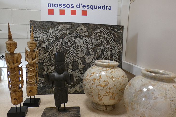 Detenen un home per robar objectes de decoració de luxe del vestíbul d'uns apartaments de Lloret de Mar