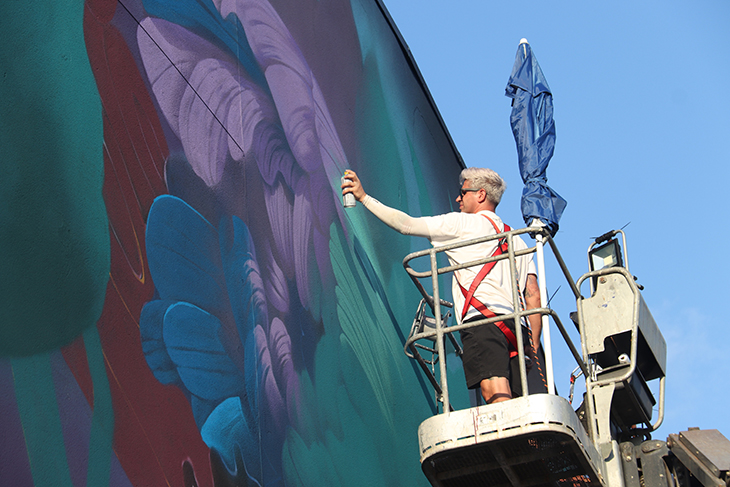 Blanes s’omple de murals, grafitis i ‘skateboards’ en la primera jornada del festival de cultura urbana