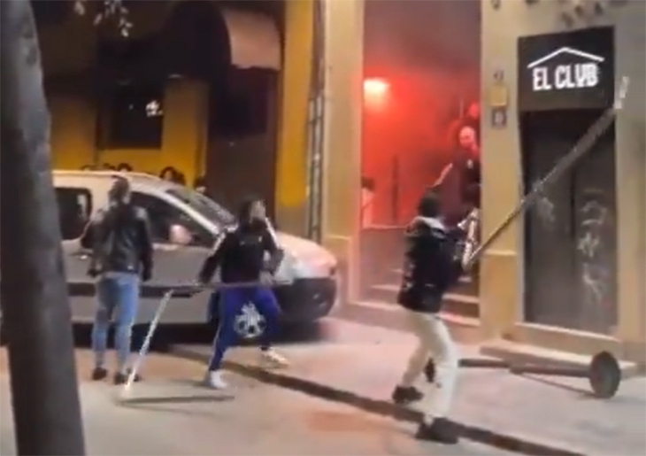 Batalla campal a les portes de la discoteca Platea de Girona