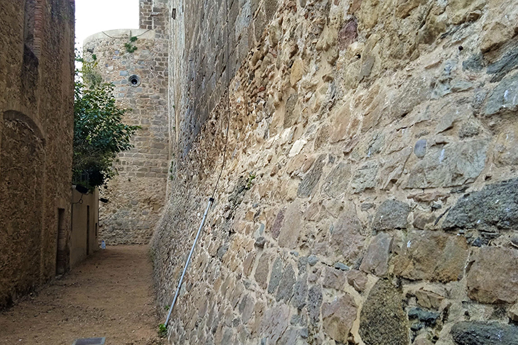 La muralla medieval del convent de Sant Domènec de Castelló d'Empúries, digitalitzada en 3D