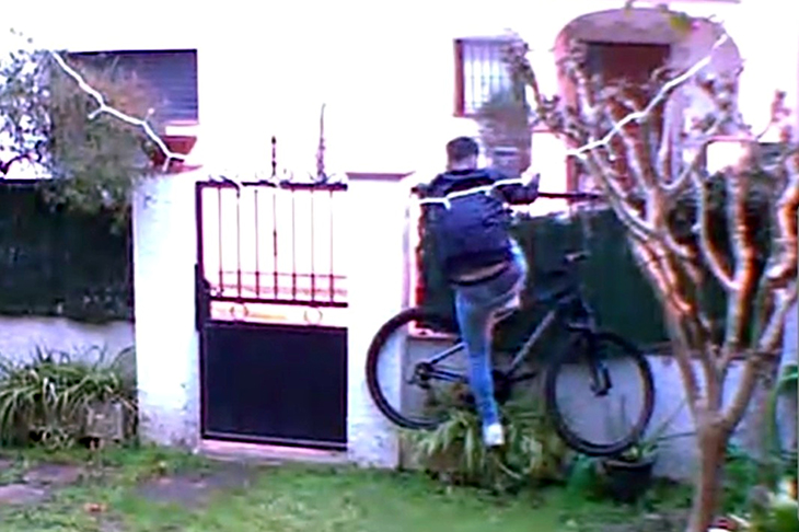 Atrapen un lladre que va robar dues bicicletes del pati d'una casa de Platja d'Aro gràcies a les càmeres de seguretat