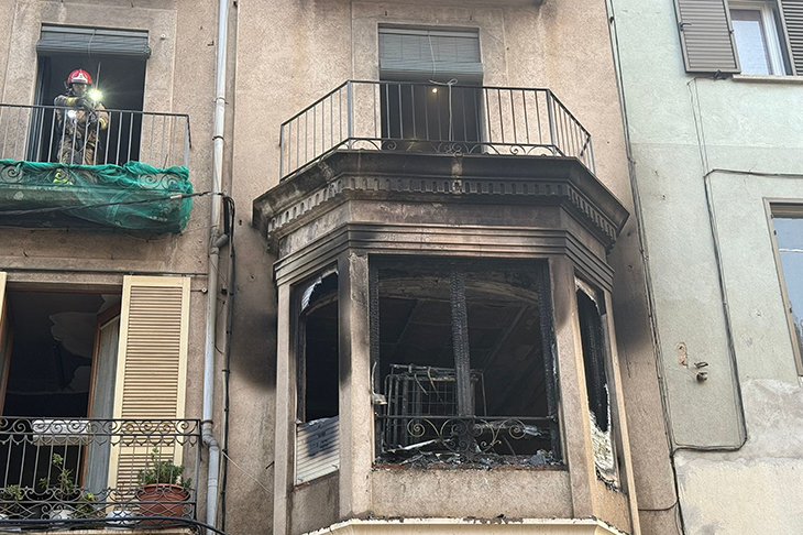 Set ferits menys greus en un incendi en un habitatge a Figueres