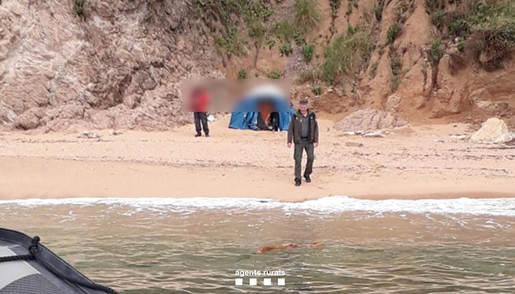 Denunciades dues persones per acampar sense permís en una cala protegida de Tossa de Mar