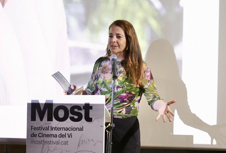 El Most lloa la trajectòria de Nora Navas amb l’entrega del Premi Honorífic