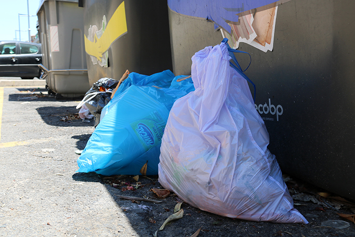 Els treballadors de la recollida d’escombraries a Calafell, en vaga per Setmana Santa