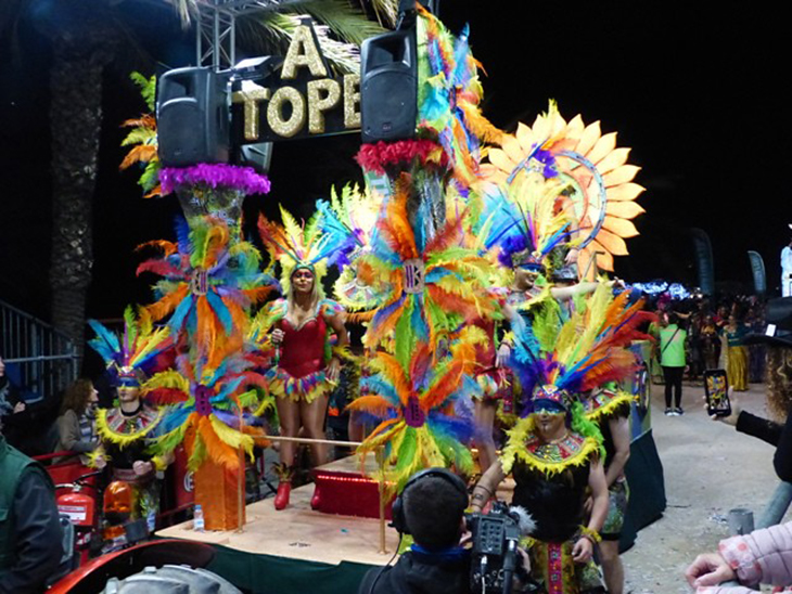 El Carnaval de Sitges consolida l’horari de les rues i estrena una festa popular després de les desfilades