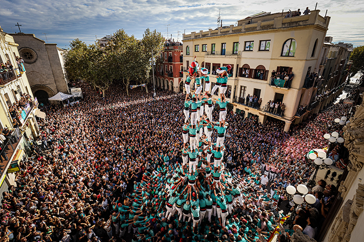 Els Castellers de Vilafranca fan història i carreguen l’inèdit 9 de 9 amb folre a la diada de Tots Sants