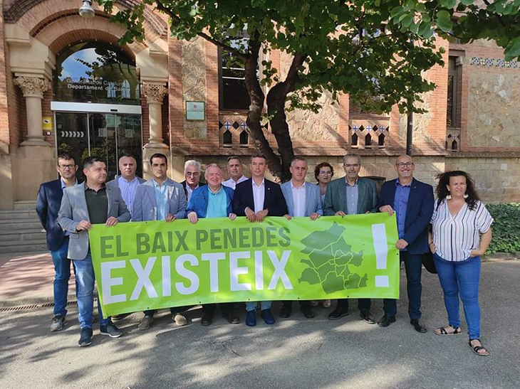 Protesta dels alcaldes del Baix Penedès a Salut per exigir que l'ampliació de l'hospital entri als pressupostos del 2023