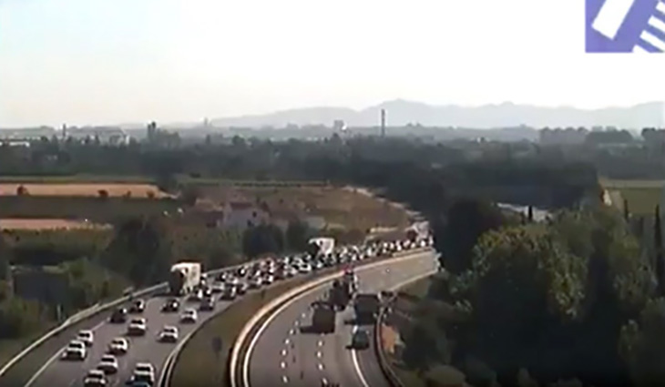 Mor un jove atropellat per un camió a l'AP-7 a Castellet i la Gornal