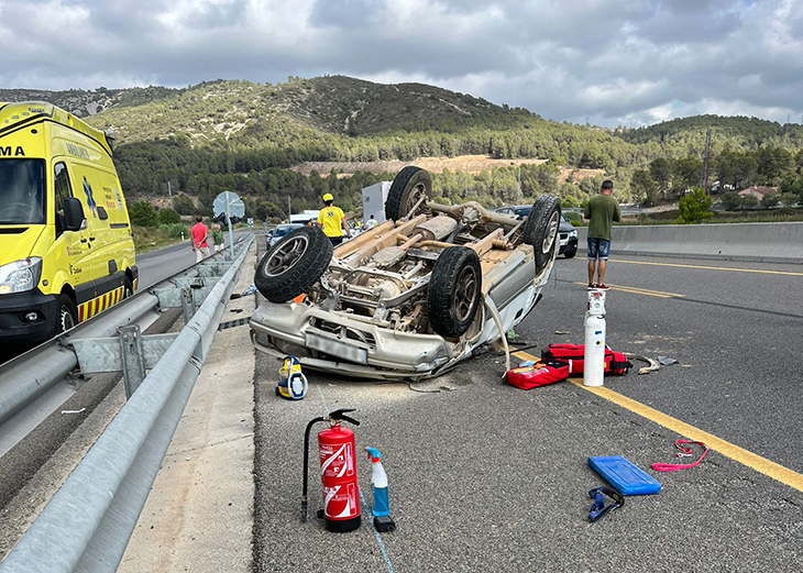 Mor el copilot d'un turisme en un accident a la C-15 a Olèrdola
