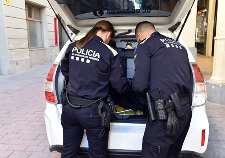 Detingudes dues persones implicades en un intent de robatori a un establiment del carrer dels Ferrers de Vilafranca