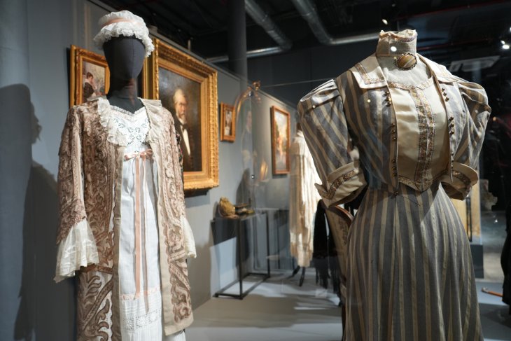 El Victoria Museum aterra a Barcelona amb una àmplia proposta de vestits i accessoris del segle XIX i XX