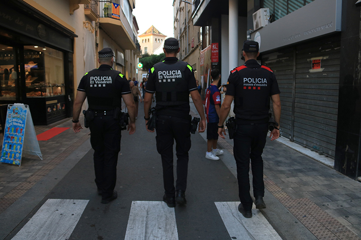 Patrulles mixtes de Mossos i Policia Local del Vendrell reforcen la vigilància durant la fira de Santa Teresa