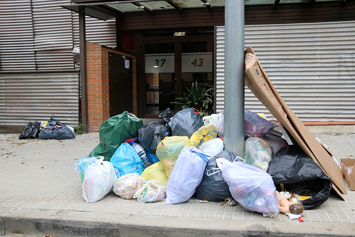 Les escombraries s'acumulen a Sant Sadurní d'Anoia en el quart dia de vaga del servei de recollida porta a porta