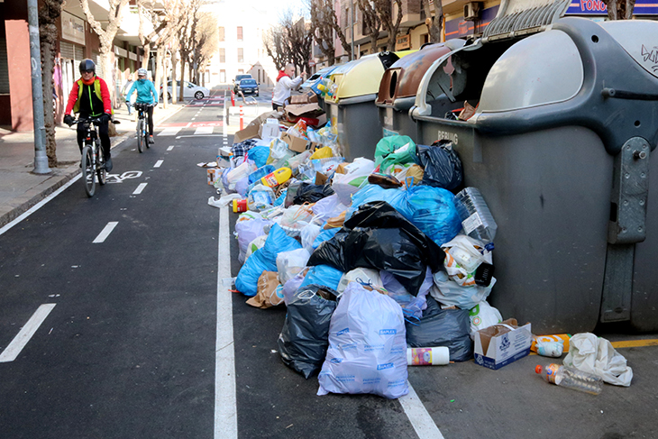 Vilanova i la Geltrú suspèn la implantació de la recollida d'escombraries porta a porta