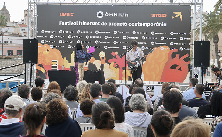 Unes 20.000 persones passen per la segona edició del Festival Límbic d’Òmnium Cultural a Sitges