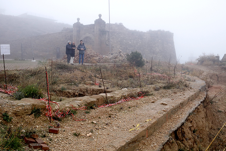 Comencen els treballs per restaurar la part de la muralla de la Seu Vella afectada per una esllavissada l'any passat