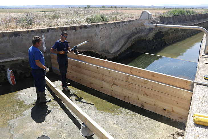 El canal d'Urgell ja baixa sense volum i es preparen les tanques per reservar l'aigua pels municipis