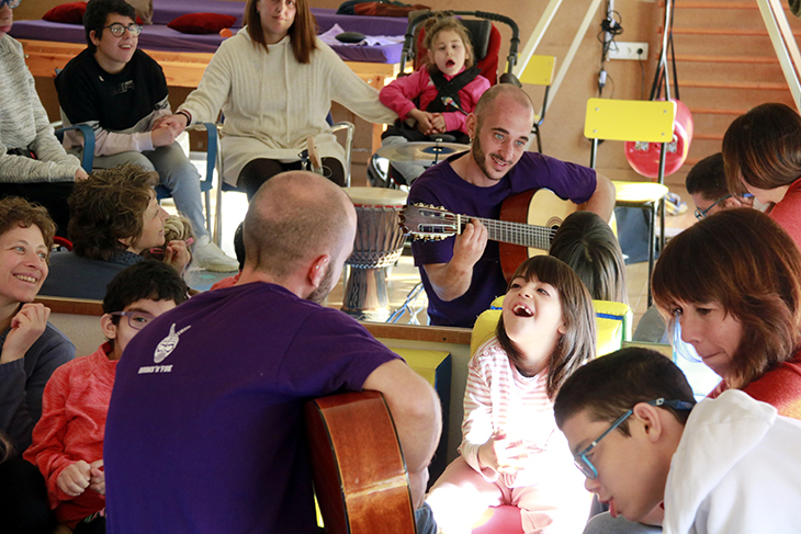 L'Escola Alba de Tàrrega recapta fons per finançar sessions de musicoteràpia a infants i joves amb necessitats especials