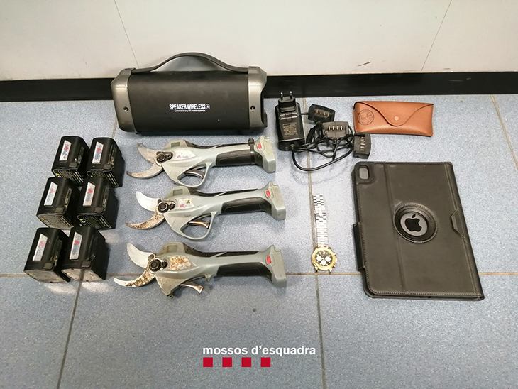 Els Mossos assisteixen una conductora que havia sortit de la carretera al Poal i l'acaben detenint per tràfic de drogues